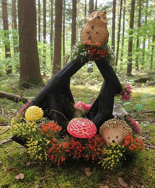 Owl & Hedgehog Woodland Scene (Triangular)