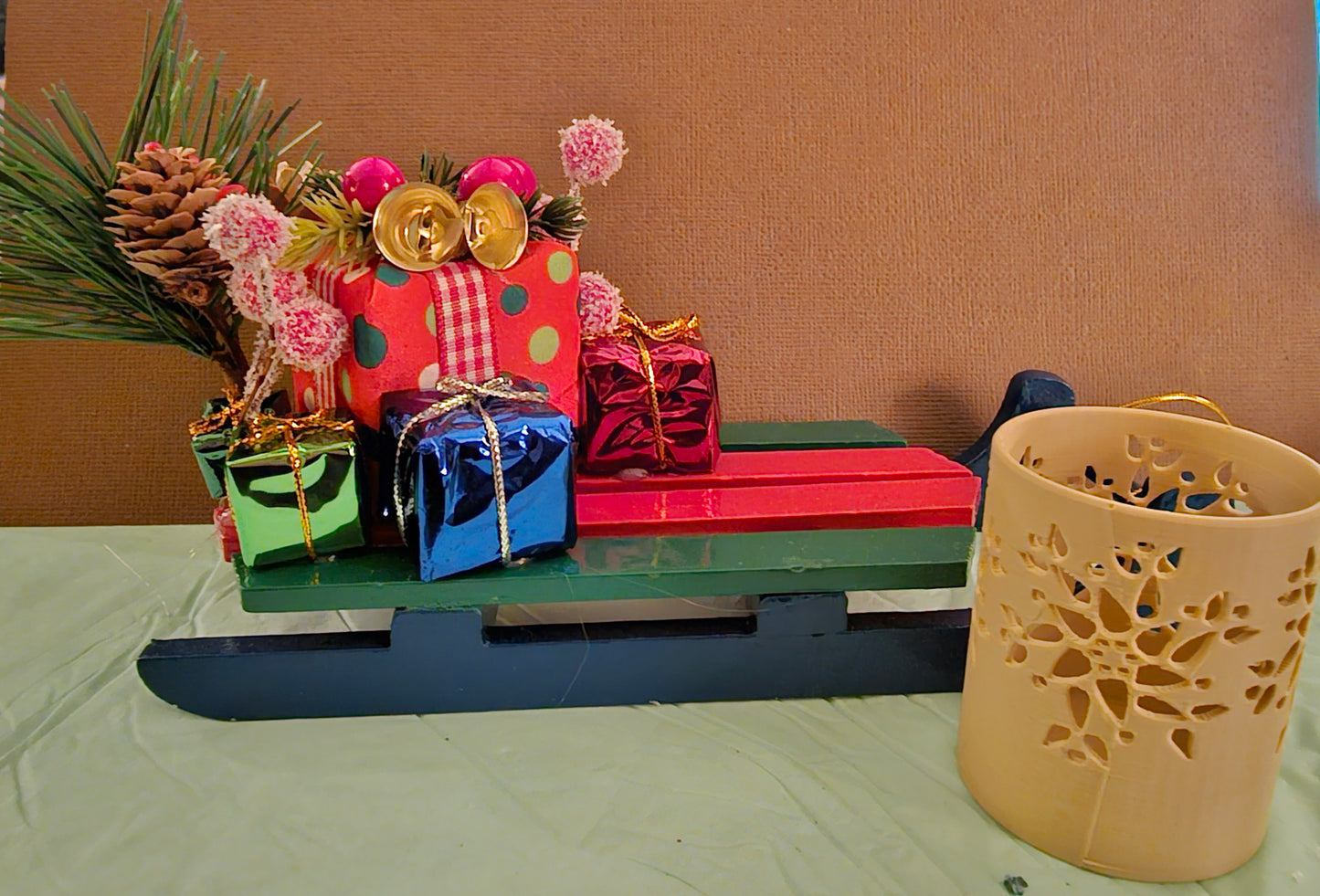 Christmas Sleigh w/ Gifts & Tealight