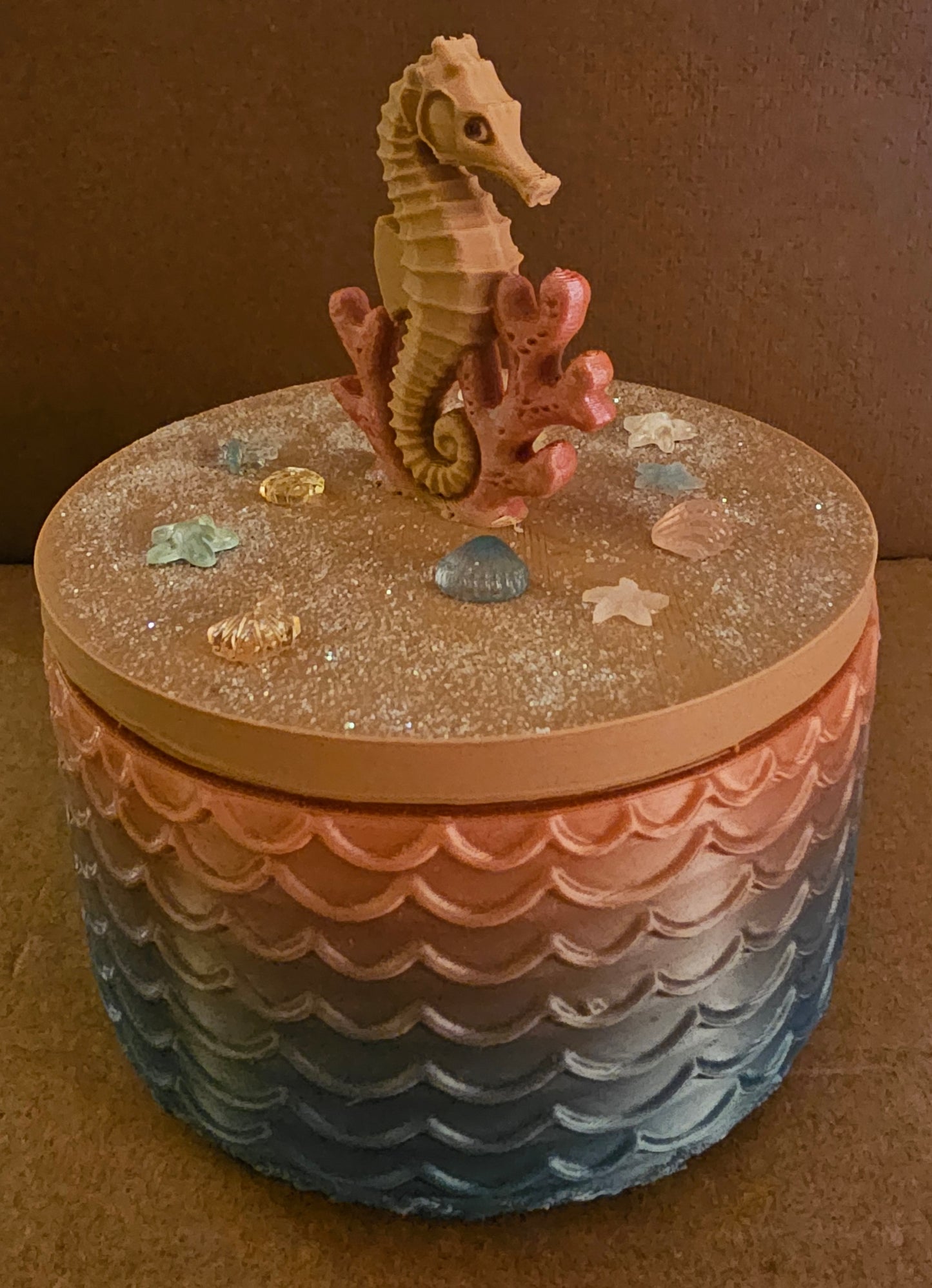 Seahorse Enclosed Container