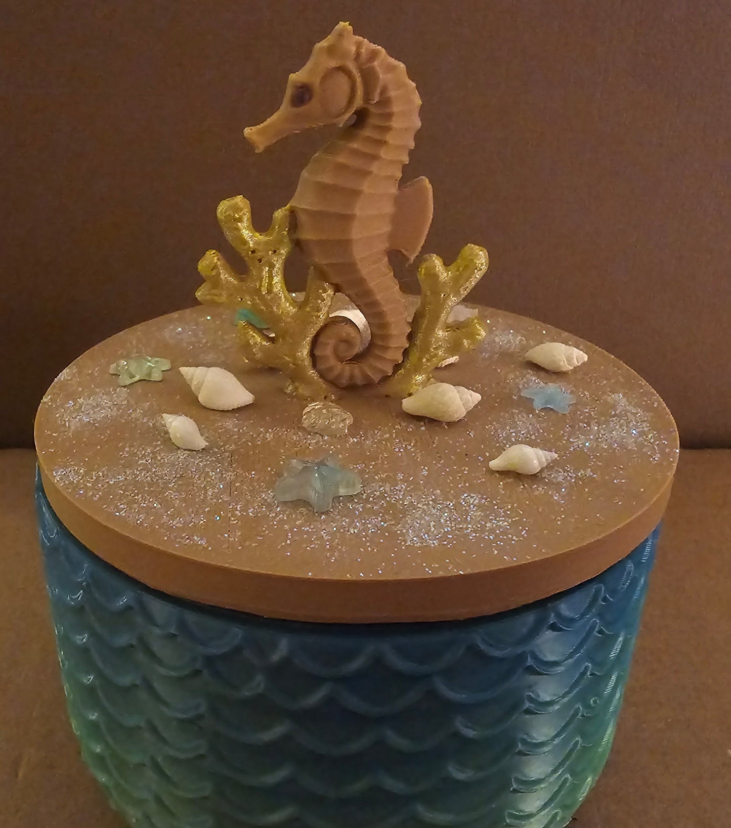 Seahorse Enclosed Container